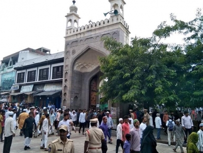 Friday prayers pass off peacefully in Hyderabad | Friday prayers pass off peacefully in Hyderabad