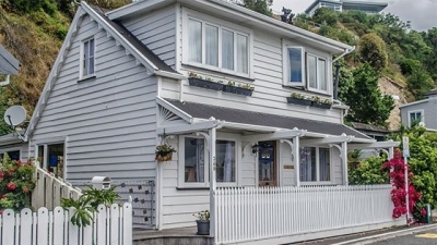 New Zealand house prices still declining | New Zealand house prices still declining