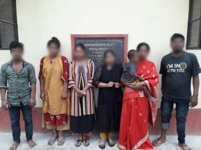BSF apprehends 7 Bangladeshis crossing over illegally in Bengal | BSF apprehends 7 Bangladeshis crossing over illegally in Bengal BSF apprehends 7 Bangladeshis crossing over illegally in Bengal | BSF apprehends 7 Bangladeshis crossing over illegally in Bengal