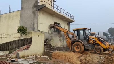 Gurugram: Illegal constructions in Rithoj village razed amid resistance | Gurugram: Illegal constructions in Rithoj village razed amid resistance