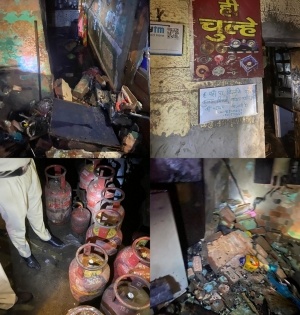 4 killed in LPG cylinder blast in Delhi's Farsh Bazar | 4 killed in LPG cylinder blast in Delhi's Farsh Bazar