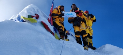 Doctor couple from Gujarat scales Mount Everest | Doctor couple from Gujarat scales Mount Everest Doctor couple from Gujarat scales Mount Everest | Doctor couple from Gujarat scales Mount Everest