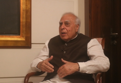 Road show in Varanasi no show in Pisochyn: Sibal | Road show in Varanasi no show in Pisochyn: Sibal