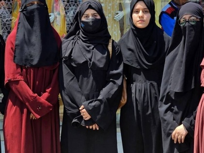 'Abaya' controversy evokes strong criticism in Kashmir | 'Abaya' controversy evokes strong criticism in Kashmir