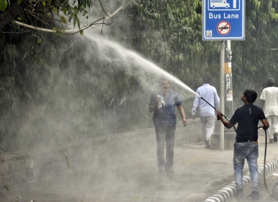 Delhi's air quality remains under 'very poor' category | Delhi's air quality remains under 'very poor' category Delhi's air quality remains under 'very poor' category | Delhi's air quality remains under 'very poor' category