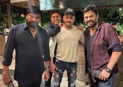 Pics of Chiranjeevi, Salman, Venkatesh partying in Hyderabad go viral | Pics of Chiranjeevi, Salman, Venkatesh partying in Hyderabad go viral