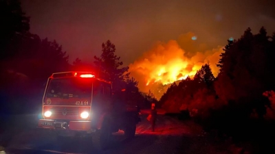 Turkey continues to battle raging wildfires in coastal resorts | Turkey continues to battle raging wildfires in coastal resorts