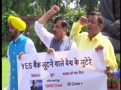 AAP holds protest inside Parliament premises over Yes Bank crisis | AAP holds protest inside Parliament premises over Yes Bank crisis