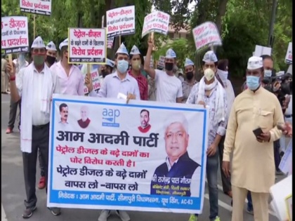 AAP protest against fuel price hike in Delhi | AAP protest against fuel price hike in Delhi