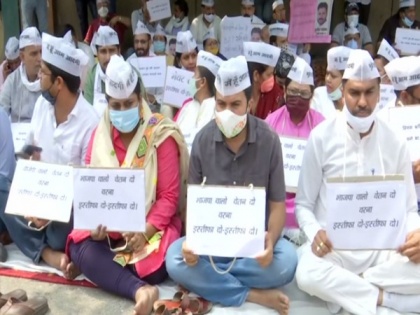AAP leaders hold protest in Delhi demanding release of salaries of MCD employees | AAP leaders hold protest in Delhi demanding release of salaries of MCD employees