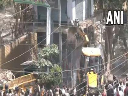 Delhi HC refuses to hear petitions challenging demolition in Jahangirpuri | Delhi HC refuses to hear petitions challenging demolition in Jahangirpuri Delhi HC refuses to hear petitions challenging demolition in Jahangirpuri | Delhi HC refuses to hear petitions challenging demolition in Jahangirpuri