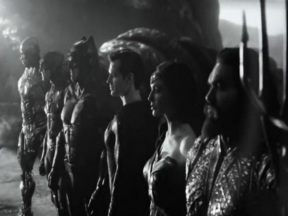 Zack Snyder breaks down 'Justice League' trailer in black and white | Zack Snyder breaks down 'Justice League' trailer in black and white