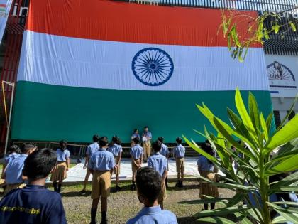 Asoka World School in Kochi, Kerala hoisted the largest flag to celebrate 75th Independence Day | Asoka World School in Kochi, Kerala hoisted the largest flag to celebrate 75th Independence Day