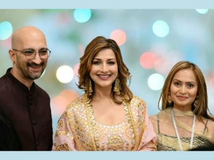 Bollywood celebrities Sonali Bendre and Utsav Dholakia add glamour to Priyal Doshi's "Threads of India" Fashion Show | Bollywood celebrities Sonali Bendre and Utsav Dholakia add glamour to Priyal Doshi's "Threads of India" Fashion Show