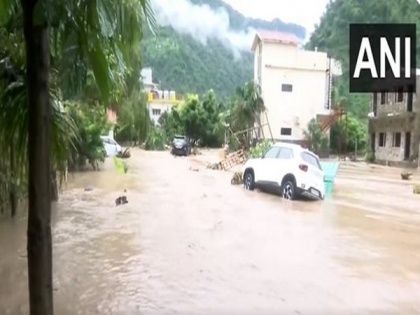 U'khand cloudburst aftermath: Heavy water flow damages roads in Dehradun | U'khand cloudburst aftermath: Heavy water flow damages roads in Dehradun