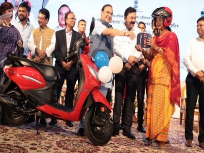 Assam CM distributes 6,670 scooters under Rural Livelihood Mission's Sakhi Express scheme | Assam CM distributes 6,670 scooters under Rural Livelihood Mission's Sakhi Express scheme
