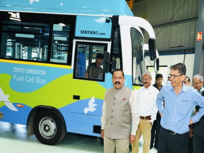 Jitendra Singh unveils India's first indigenously developed hydrogen fuel cell bus in Pune | Jitendra Singh unveils India's first indigenously developed hydrogen fuel cell bus in Pune