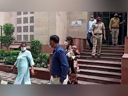 SC orders shifting of conman Sukesh Chandrashekhar, his wife to Mandoli jail | SC orders shifting of conman Sukesh Chandrashekhar, his wife to Mandoli jail SC orders shifting of conman Sukesh Chandrashekhar, his wife to Mandoli jail | SC orders shifting of conman Sukesh Chandrashekhar, his wife to Mandoli jail