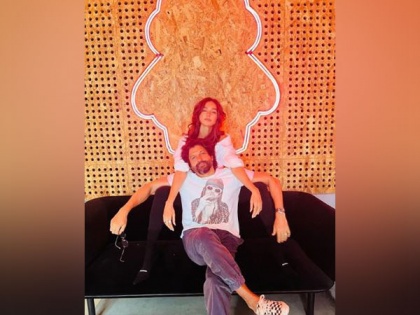 Farhan Akhtar poses in Swag with his wife Shibani Dandekar in recent picture | Farhan Akhtar poses in Swag with his wife Shibani Dandekar in recent picture
