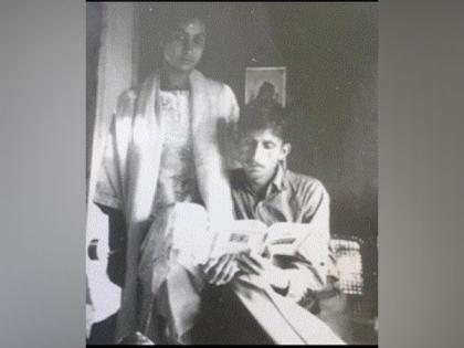 Anupam Kher drops throwback picture of his parents | Anupam Kher drops throwback picture of his parents