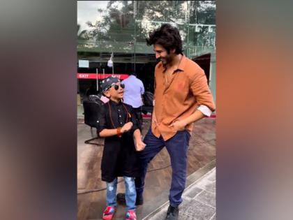 Kartik Aaryan engage in fun banter with 'Chote Rooh Baba' | Kartik Aaryan engage in fun banter with 'Chote Rooh Baba' Kartik Aaryan engage in fun banter with 'Chote Rooh Baba' | Kartik Aaryan engage in fun banter with 'Chote Rooh Baba'