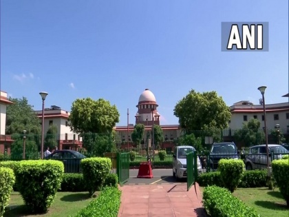 SC issues notice to UP govt on Landmark Group plea to quash FIR | SC issues notice to UP govt on Landmark Group plea to quash FIR