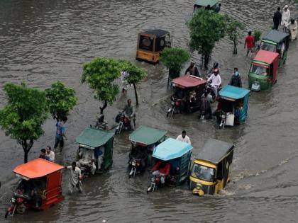 Pakistan's deadly floods creates 100 km-wide inland lake in Sindh | Pakistan's deadly floods creates 100 km-wide inland lake in Sindh