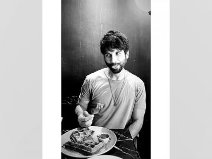 Shahid Kapoor shares goofy morning picture captured by his brother Ishaan Khatter | Shahid Kapoor shares goofy morning picture captured by his brother Ishaan Khatter