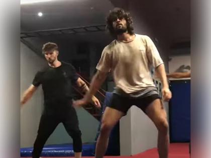 Vijay Deverakonda engages in intense workout sessions in new video | Vijay Deverakonda engages in intense workout sessions in new video