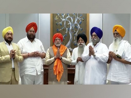 Sikh delegation meets Prime Minister Modi at his residence today | Sikh delegation meets Prime Minister Modi at his residence today
