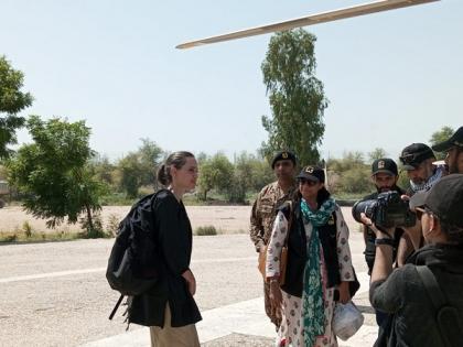 Angelina Jolie visits Pakistan to support people affected by floods | Angelina Jolie visits Pakistan to support people affected by floods