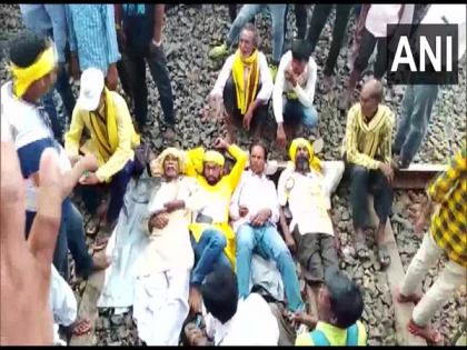 Kurmi community's 'Rail Roko' protest for ST status enters Day 2 | Kurmi community's 'Rail Roko' protest for ST status enters Day 2