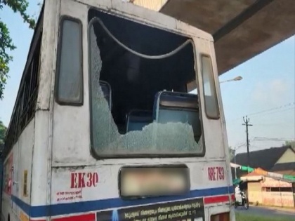 PFI's Kerala bandh tuns violent: Protestors pelt stones at buses, vehicles; 2 policemen injured in Kollam | PFI's Kerala bandh tuns violent: Protestors pelt stones at buses, vehicles; 2 policemen injured in Kollam