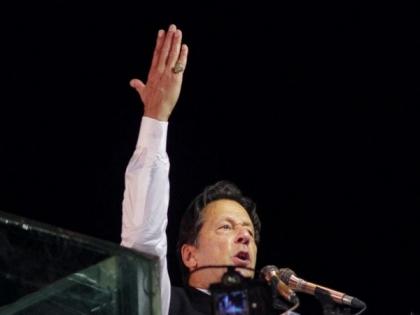 Imran Khan says 'thieves' ruling the country, getting their cases quashed | Imran Khan says 'thieves' ruling the country, getting their cases quashed