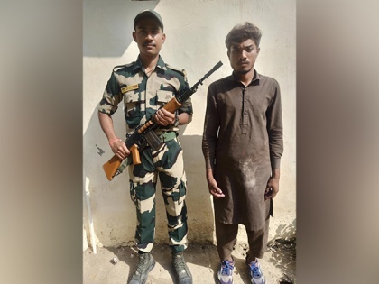 BSF apprehends Pakistani intruder from 'Tehreek-e-Labbaik' at Rajasthan border | BSF apprehends Pakistani intruder from 'Tehreek-e-Labbaik' at Rajasthan border