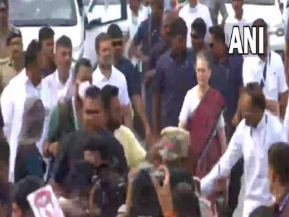 Sonia Gandhi joins Congress' 'Bharat Jodo Yatra' in Karnataka's Mandya | Sonia Gandhi joins Congress' 'Bharat Jodo Yatra' in Karnataka's Mandya