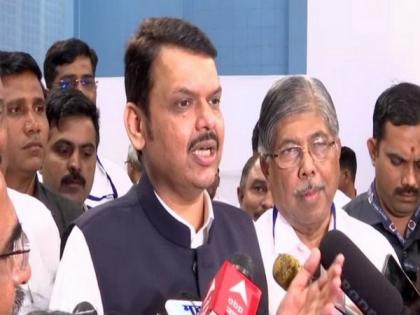 Fadnavis hails Maharashtra CM Shinde's Dussehra rally | Fadnavis hails Maharashtra CM Shinde's Dussehra rally Fadnavis hails Maharashtra CM Shinde's Dussehra rally | Fadnavis hails Maharashtra CM Shinde's Dussehra rally