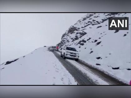 Uttarakhand: Heavy snowfall in Pithoragarh, key roads blocked | Uttarakhand: Heavy snowfall in Pithoragarh, key roads blocked
