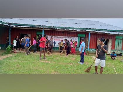 Assam Rifles conducts 'swachh bharat abhiyan' at Tuipang village | Assam Rifles conducts 'swachh bharat abhiyan' at Tuipang village
