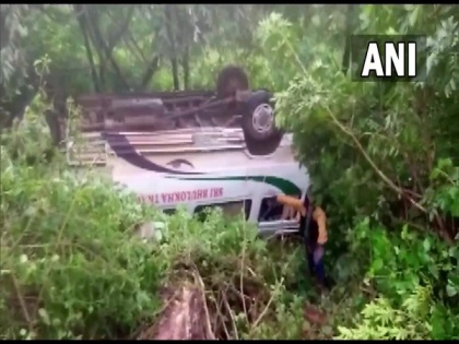 14 hurt as bus falls off hill in Andhra Pradesh's ASR | 14 hurt as bus falls off hill in Andhra Pradesh's ASR