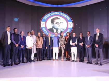 Sitaram Jaipuria Foundation felicitates doctors at the Medical and Healthcare Excellence Awards 2022; Celebrating Life Savers | Sitaram Jaipuria Foundation felicitates doctors at the Medical and Healthcare Excellence Awards 2022; Celebrating Life Savers