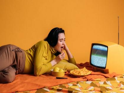 Eating after bedtime increases hunger, decreases calories burned | Eating after bedtime increases hunger, decreases calories burned