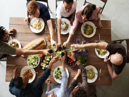 Families less stressed when they eat meals together: Research | Families less stressed when they eat meals together: Research