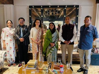 With home-made Himachali bhalles, Kangana Ranaut meets CM Jairam Thakur | With home-made Himachali bhalles, Kangana Ranaut meets CM Jairam Thakur With home-made Himachali bhalles, Kangana Ranaut meets CM Jairam Thakur | With home-made Himachali bhalles, Kangana Ranaut meets CM Jairam Thakur