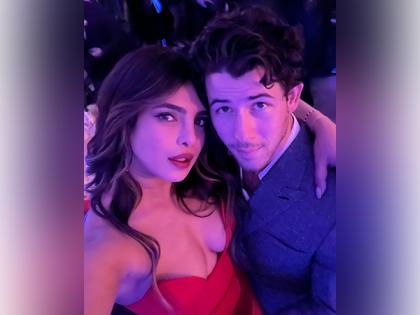 Priyanka Chopra flaunts her mehendi-clad hands with husband Nick Jonas' initials | Priyanka Chopra flaunts her mehendi-clad hands with husband Nick Jonas' initials