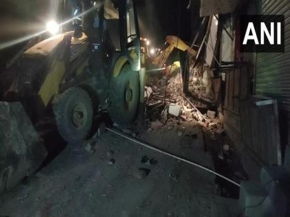 UP: 4 injured after building roof collapses in Aligarh | UP: 4 injured after building roof collapses in Aligarh UP: 4 injured after building roof collapses in Aligarh | UP: 4 injured after building roof collapses in Aligarh