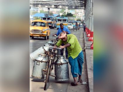 Amul raises milk prices by Rs. 2 in all states except Gujarat | Amul raises milk prices by Rs. 2 in all states except Gujarat Amul raises milk prices by Rs. 2 in all states except Gujarat | Amul raises milk prices by Rs. 2 in all states except Gujarat