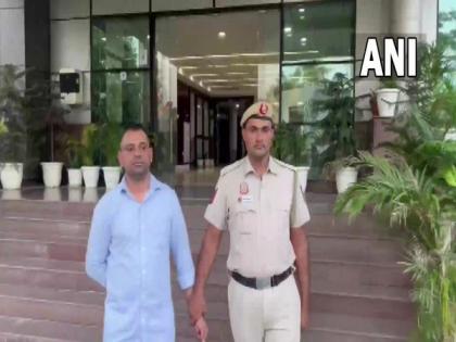 Delhi: Person impersonating himself as IAF officer caught by Police | Delhi: Person impersonating himself as IAF officer caught by Police
