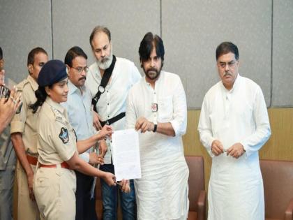 Vishakapatnam police serve notice on Jan Sena Party chief Pawan Kalyan over violation of prohibitory orders | Vishakapatnam police serve notice on Jan Sena Party chief Pawan Kalyan over violation of prohibitory orders