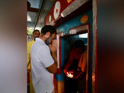 Rahul Gandhi visits Sri Ganga Temple in Andhra's Adoni during Bharat Jodo Yatra | Rahul Gandhi visits Sri Ganga Temple in Andhra's Adoni during Bharat Jodo Yatra